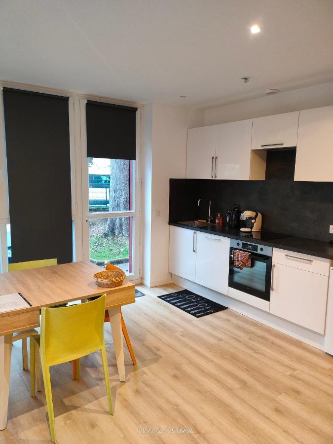 Logement Complet A Villeurbanne Exterior photo